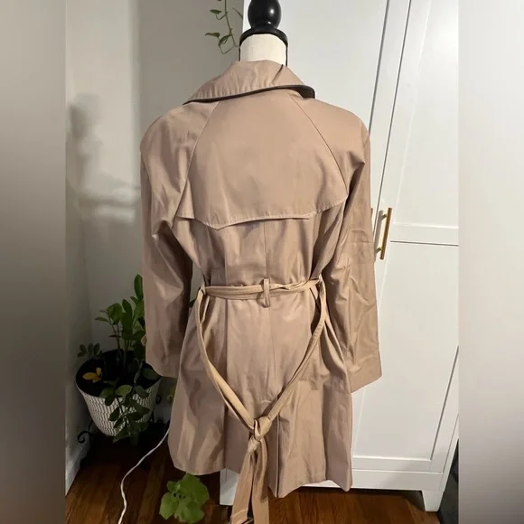 Ralph Lauren Beige Double-Breasted Trench Coat - Picture 8 of 10
